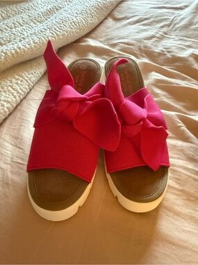 bernie mev. Pink Bow Slide Sandals